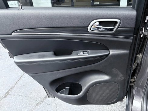 Used 2019 Jeep Grand Cherokee Limited image 13