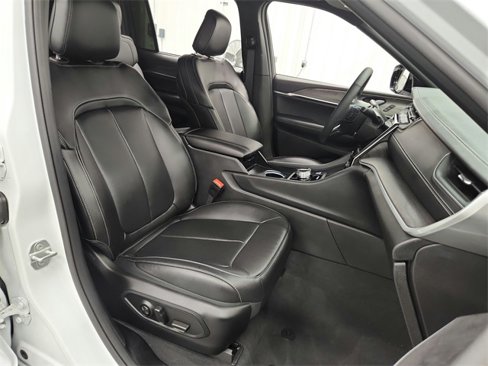 Used 2025 Jeep Grand Cherokee L Limited w/ Luxury Tech Group II image 42