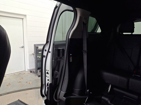 Used 2025 Toyota Sienna XSE image 12