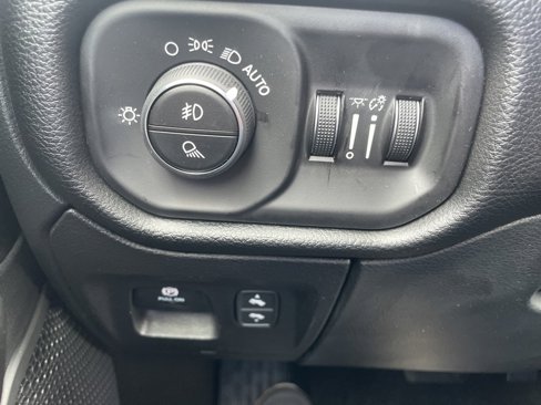 New 2026 RAM 1500 4x4 Crew Cab image 19