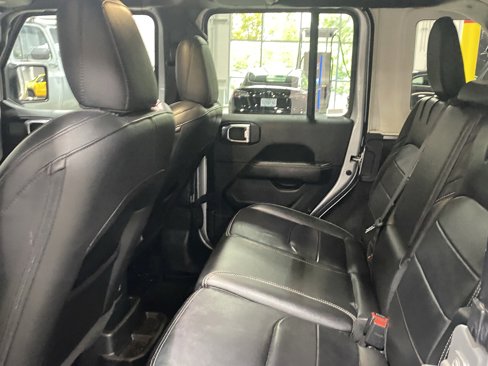 Used 2023 Jeep Wrangler Unlimited Sahara image 17