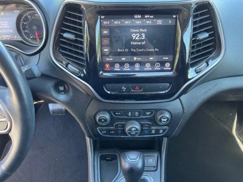 Used 2019 Jeep Cherokee Limited image 15