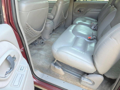 Used 1999 Chevrolet Suburban 4WD w/ Preferred Equipment Group 3 image 40