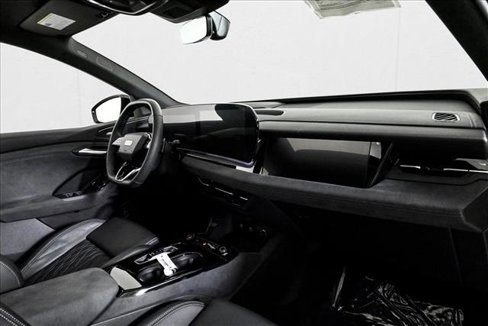 Certified 2025 Audi SQ6 e-tron Prestige image 10