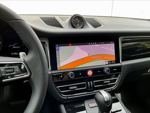 New 2026 Porsche Macan image 9