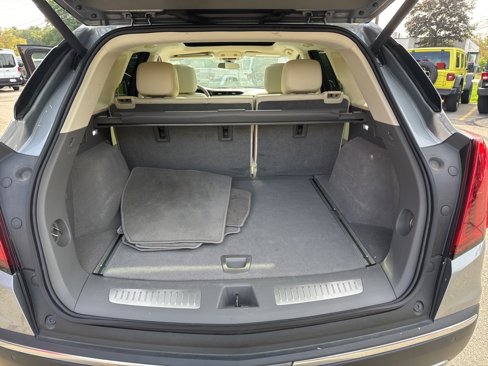 Used 2025 Cadillac XT5 Premium Luxury image 12
