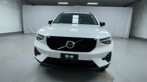 New 2026 Volvo XC40 B5 Plus w/ Protection Package Premier image 18