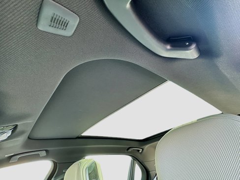 New 2026 BMW 750e xDrive image 15