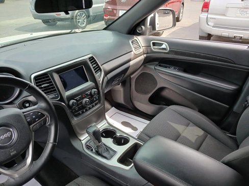 Used 2018 Jeep Grand Cherokee Laredo image 16