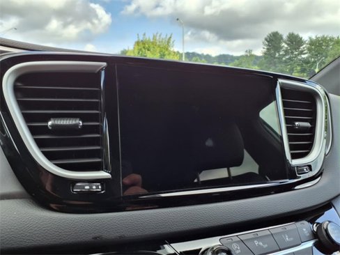 New 2025 Chrysler Voyager LX image 14