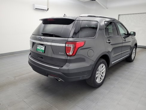 Used 2018 Ford Explorer XLT w/ Equipment Group 202A image 9