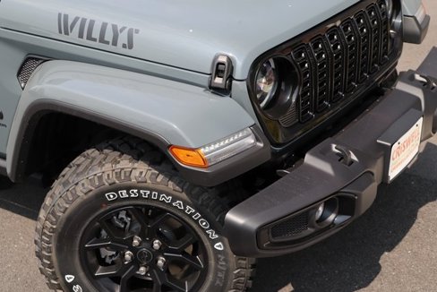 New 2025 Jeep Gladiator Willys image 2