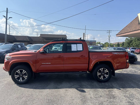Used 2017 Toyota Tacoma TRD Sport image 2