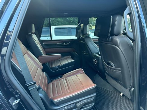 Used 2023 GMC Yukon Denali Ultimate image 12