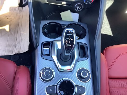 New 2025 Alfa Romeo Giulia Sprint w/ Veloce Package AWD image 17