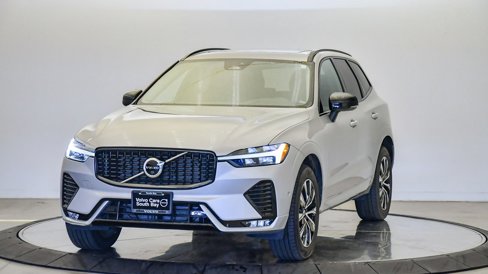 Certified 2025 Volvo XC60 B5 Plus image 1