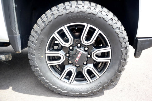 Used 2022 GMC Sierra 2500 AT4 w/ AT4 Premium Plus Package image 18