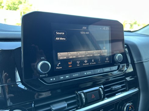 Used 2022 Nissan Pathfinder SV image 16