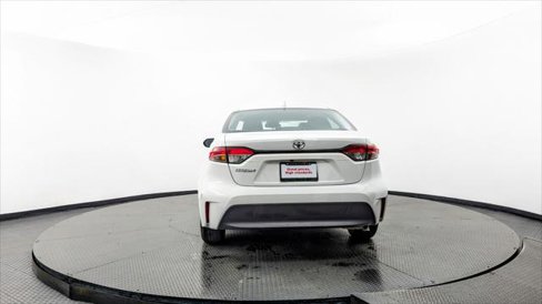 Used 2025 Toyota Corolla LE image 6