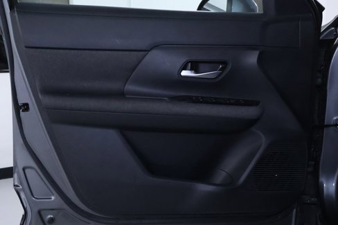 Used 2025 Nissan Kicks SV image 12