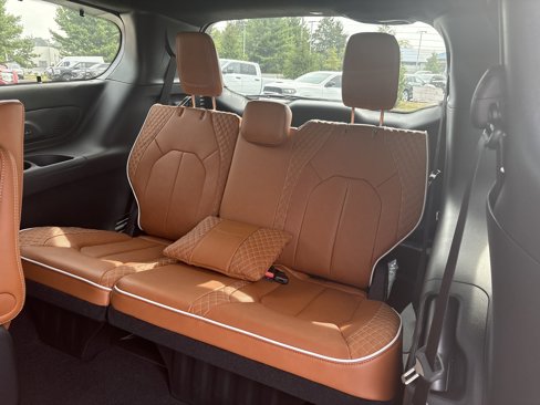 New 2026 Chrysler Pacifica Pinnacle image 17