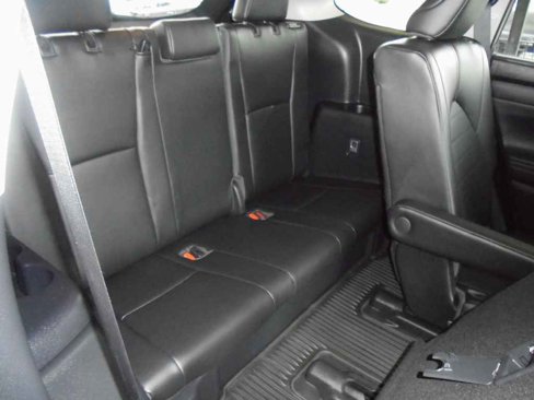 Used 2023 Toyota Highlander XLE image 11
