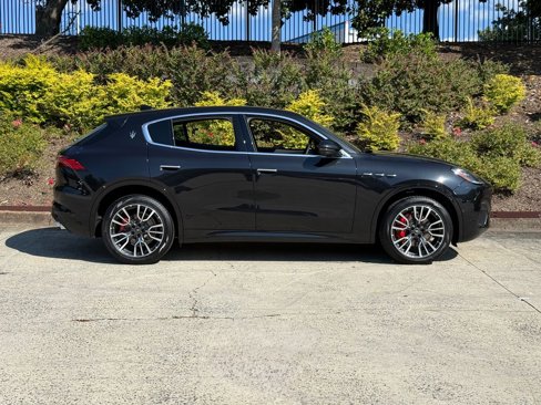 New 2025 Maserati Grecale GT image 2