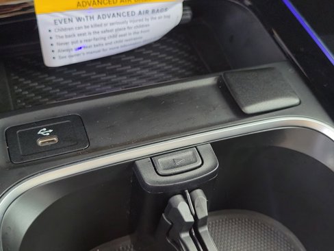 Certified 2025 Mercedes-Benz GLB 250 image 27