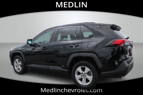 Used 2019 Toyota RAV4 LE image 6