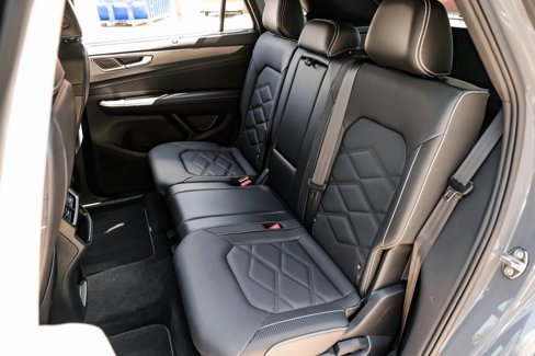 Used 2024 Volkswagen Atlas Cross Sport SE w/ Panoramic Sunroof Package image 47
