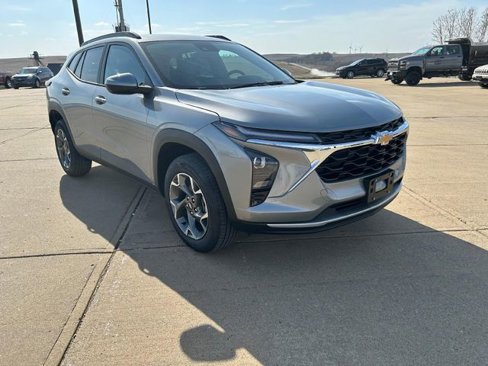 New 2025 Chevrolet Trax LT w/ Driver Confidence Package image 2