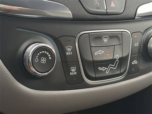 Used 2024 Chevrolet Equinox LS w/ LS Convenience Package image 12