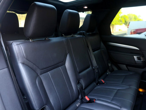 Used 2020 Land Rover Discovery Landmark image 42