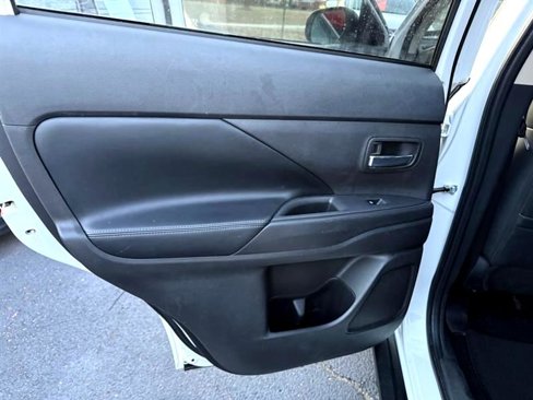 Used 2020 Mitsubishi Outlander SEL image 29