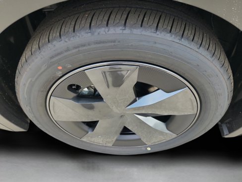 New 2026 Toyota Prius LE image 9