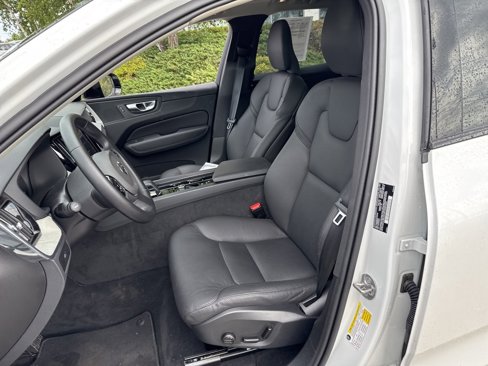 Certified 2025 Volvo XC60 B5 Plus image 7