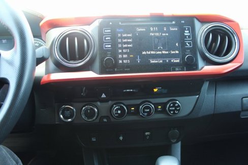 Used 2017 Toyota Tacoma TRD Off-Road image 19