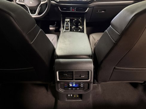Used 2025 Volkswagen Atlas SE image 73