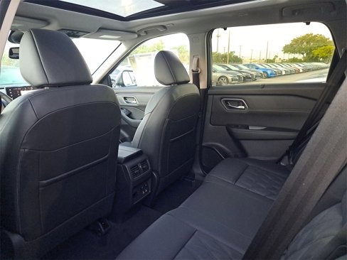 New 2026 Nissan Rogue Platinum image 5
