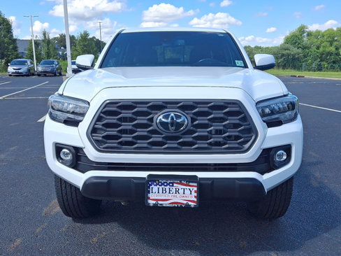 Used 2022 Toyota Tacoma TRD Off-Road image 2