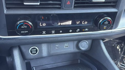 Used 2023 Nissan Rogue SV image 15