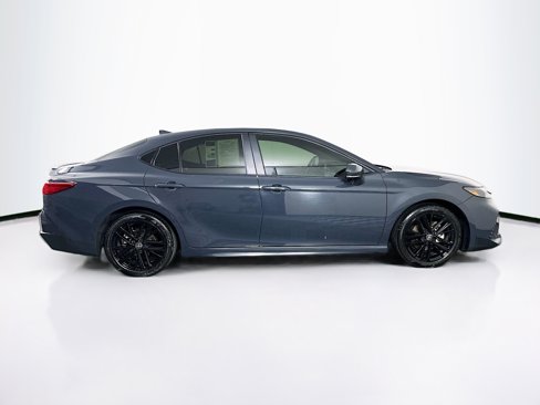 Used 2025 Toyota Camry SE image 10