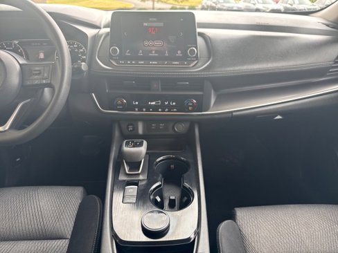 Used 2024 Nissan Rogue SV image 9
