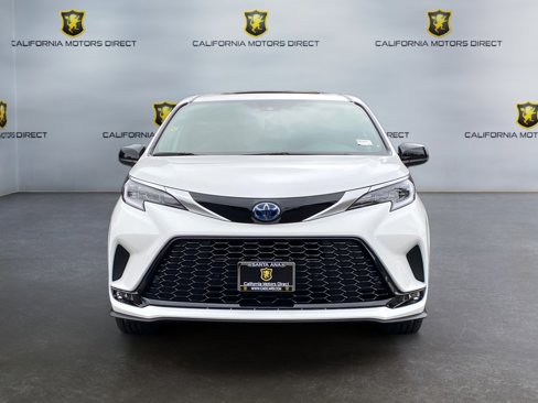Used 2024 Toyota Sienna XSE image 2