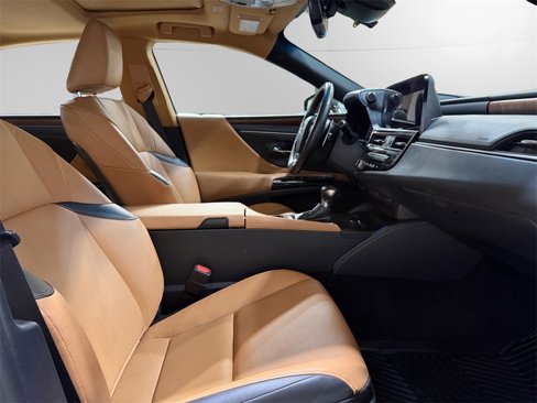 Used 2024 Lexus ES 300h image 16