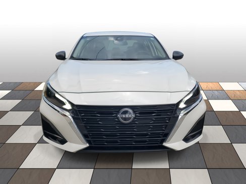 Used 2024 Nissan Altima 2.5 SV image 2