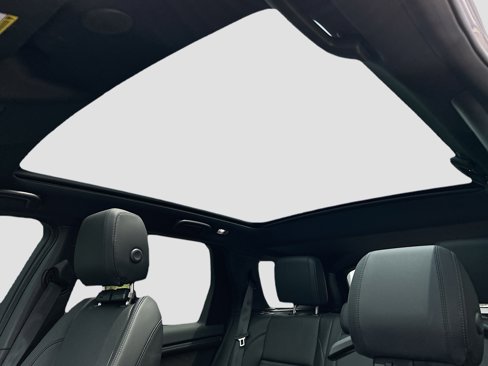 Used 2025 Land Rover Discovery Sport Dynamic SE image 24