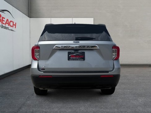 Used 2024 Ford Explorer XLT image 15