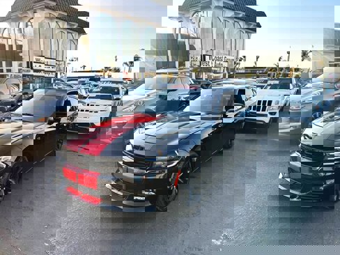 Used 2017 Dodge Charger SXT w/ Plus Group image 1
