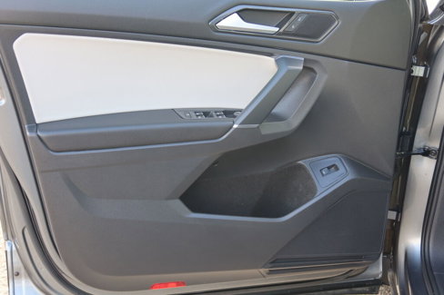 Used 2018 Volkswagen Tiguan SE image 9